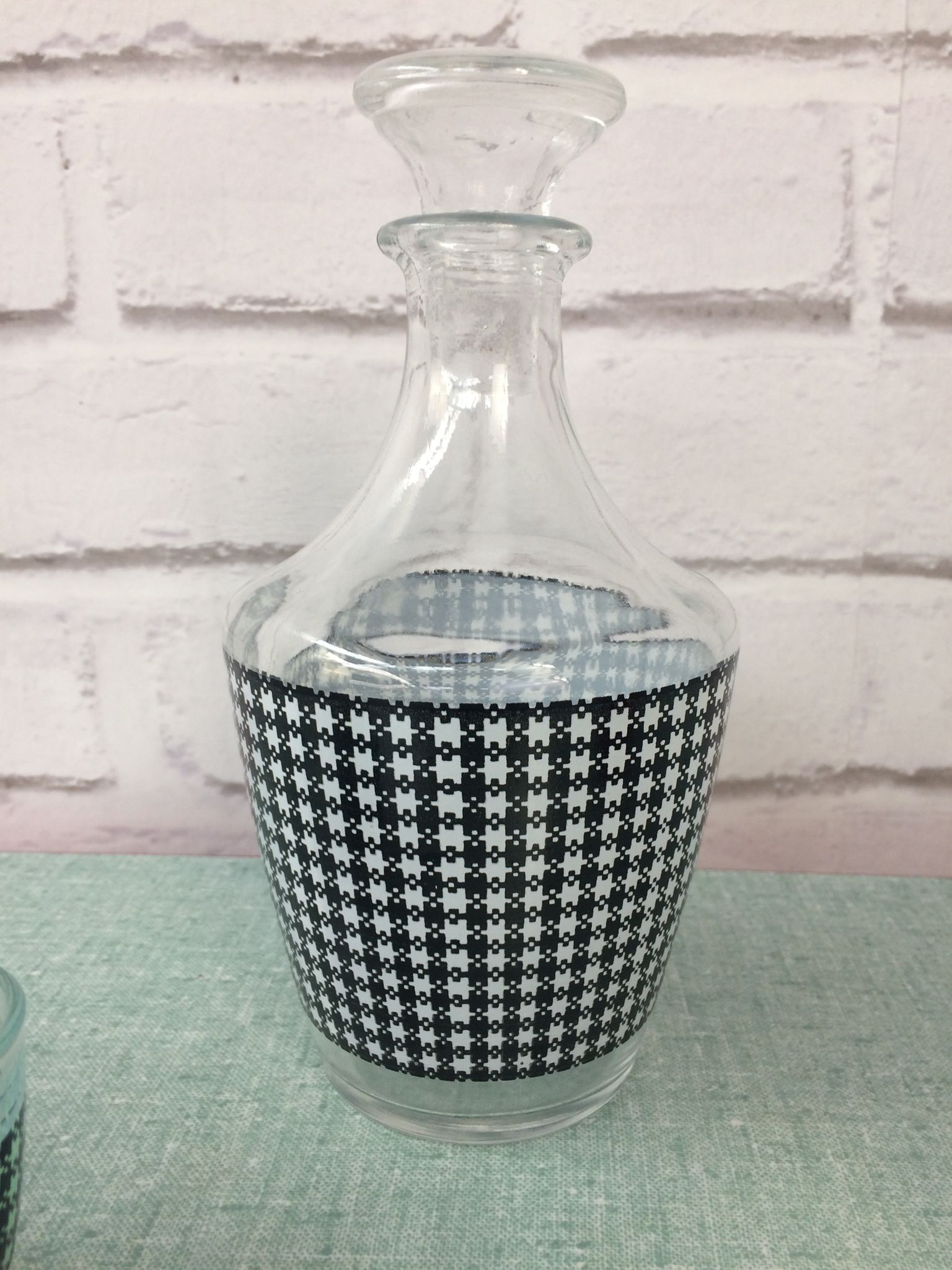 Carafe pied de poule et ses 6 verres assortis