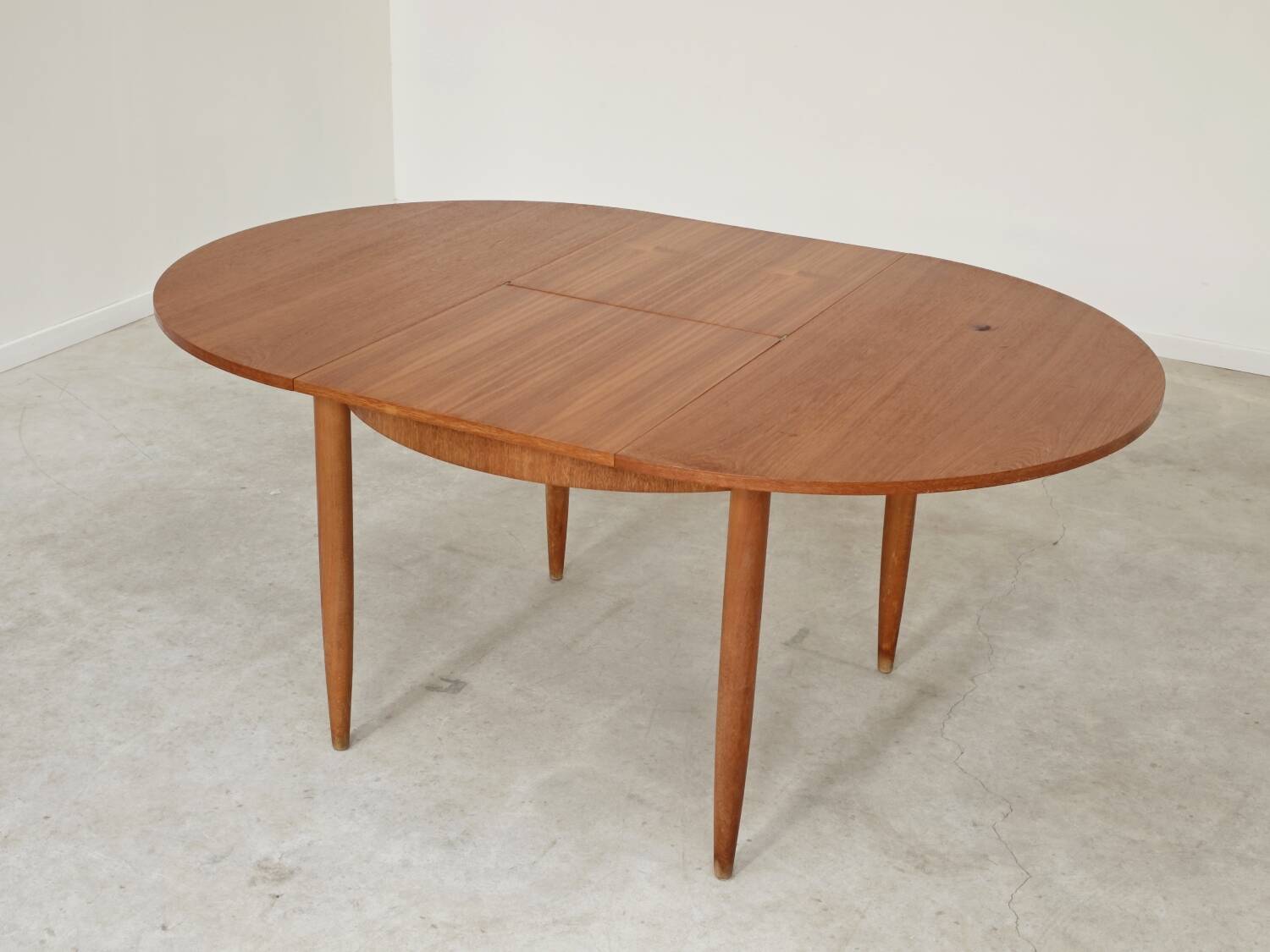 Round extending table, light oak, East Germany, 1960s