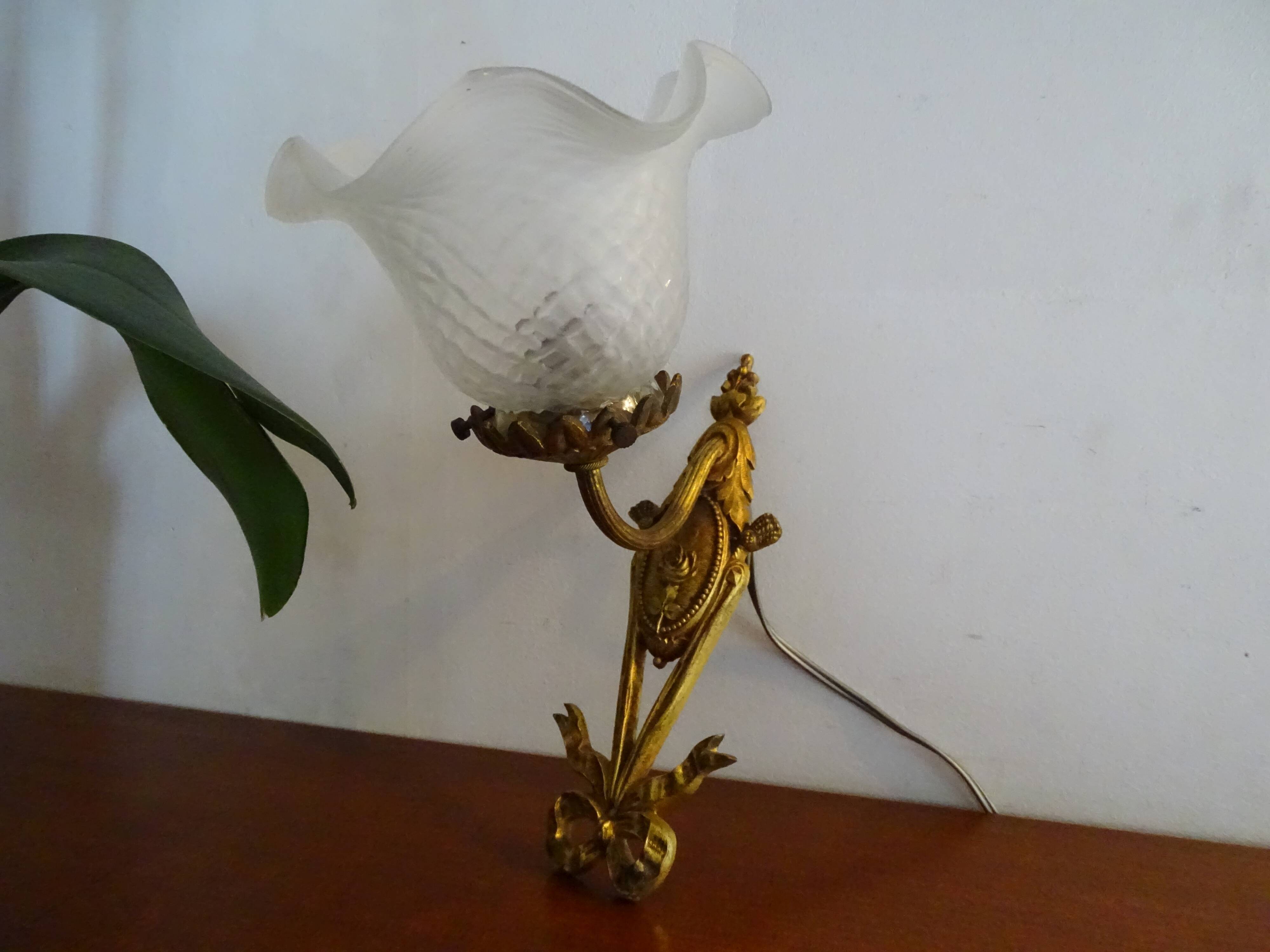 Applique bronze et tulipe fleur ancienne Art déco