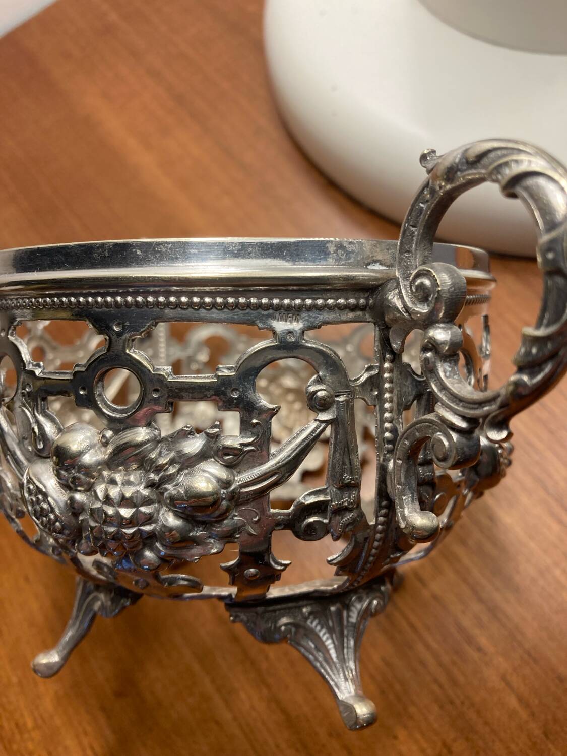 Sugar bowl, silver-plated bonbonnière, late 19th century.