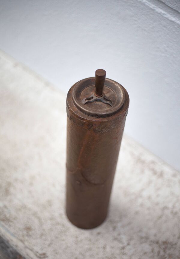 Cendrier sur pied vintage, cendrier poussoir, cendrier brutaliste, cendrier métal, bout de canapé