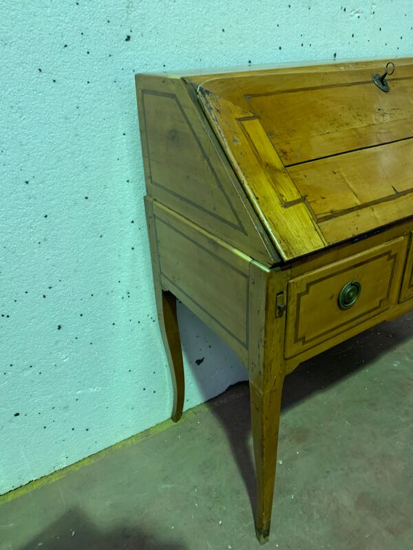 Bureau de pente de style Louis XV en merisier massif XIX siècle