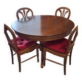 Round table in cherry wood
