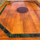 Tale basse vintage en bois massif et marqueterie de marbre