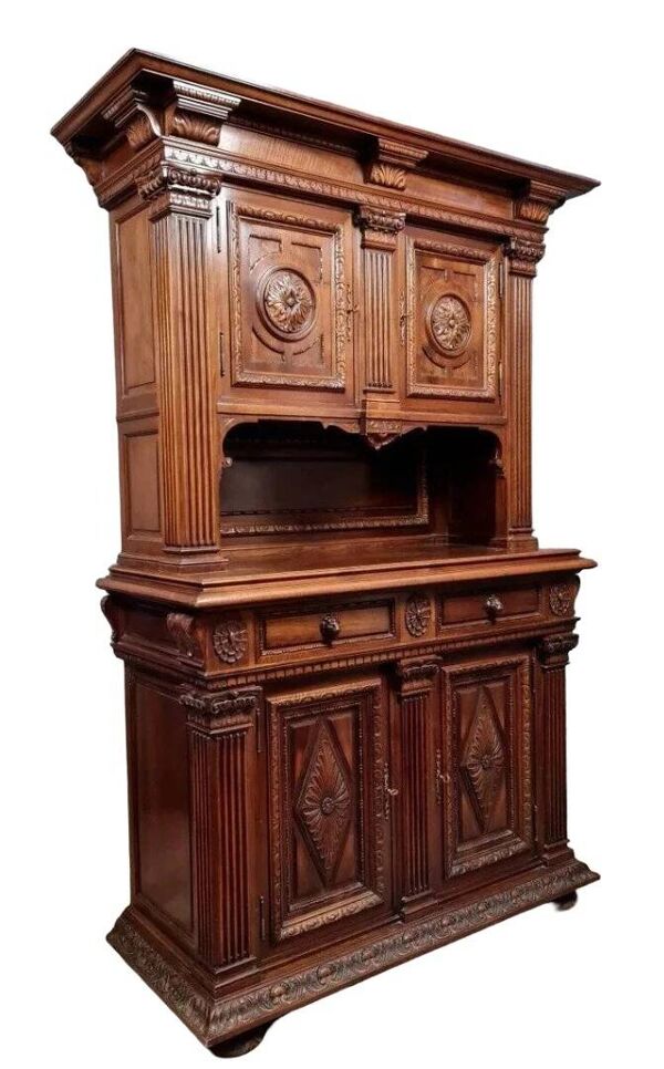 Buffet deux corps style renaissance en noyer massif vers 1850