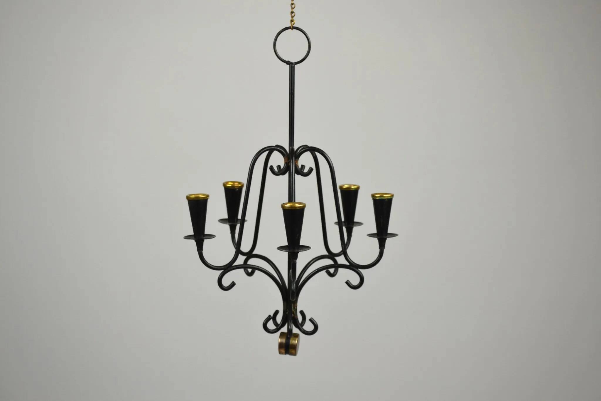 Chandelier en métal peint en noir avec des détails en cuivre – Gunnar Ander pour Ystad-Metall, Suède, années 1950