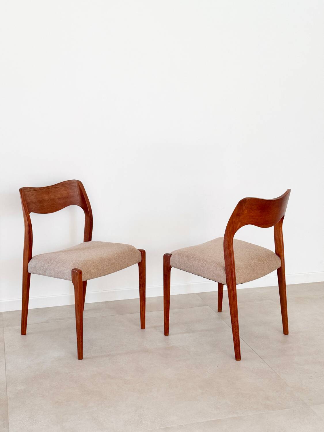 Paire de chaises Niels Otto Moller 71 scandinave