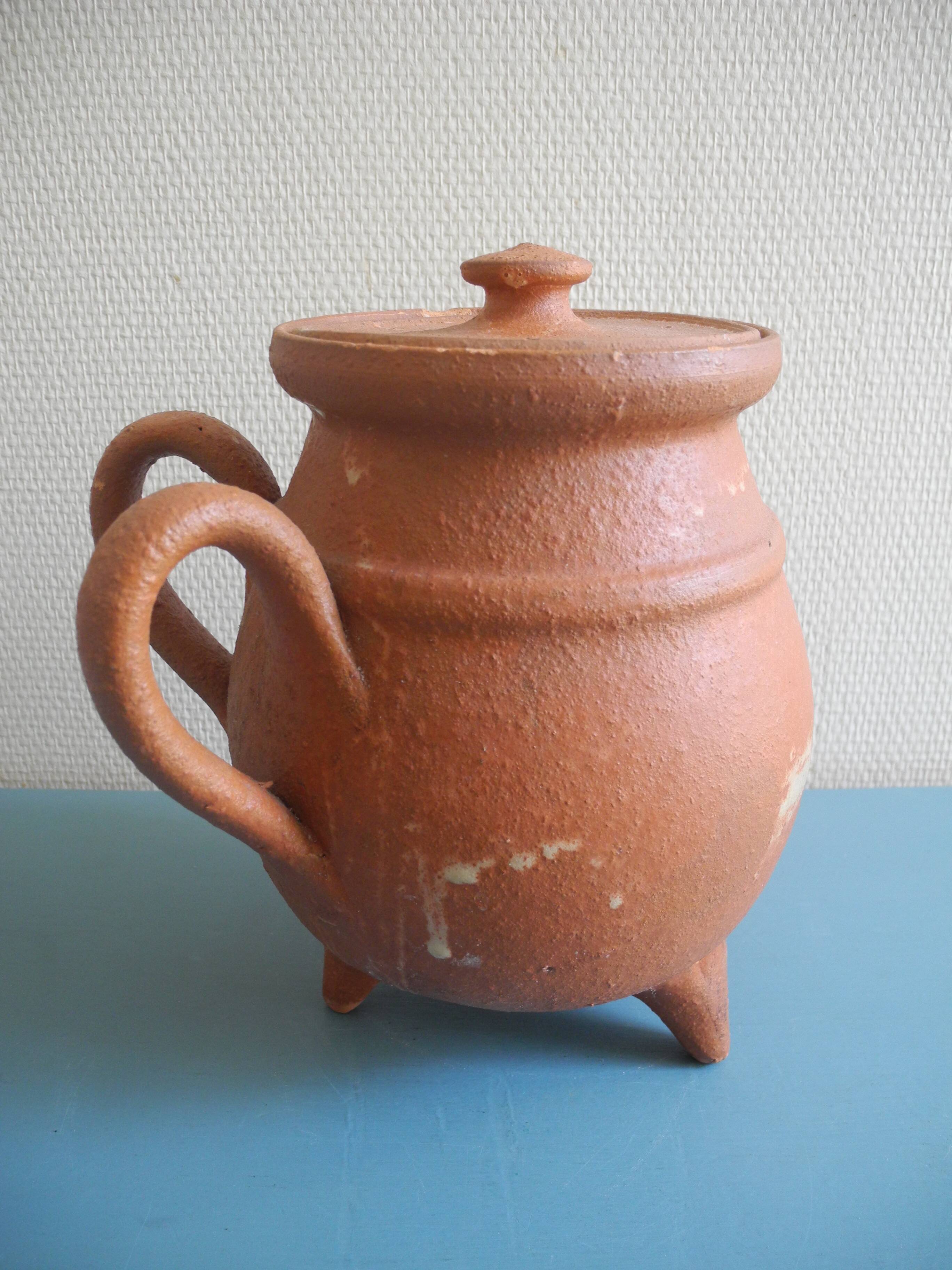 antique cooking pot, tripod pot, decorative pot, old earthenware cooking pot