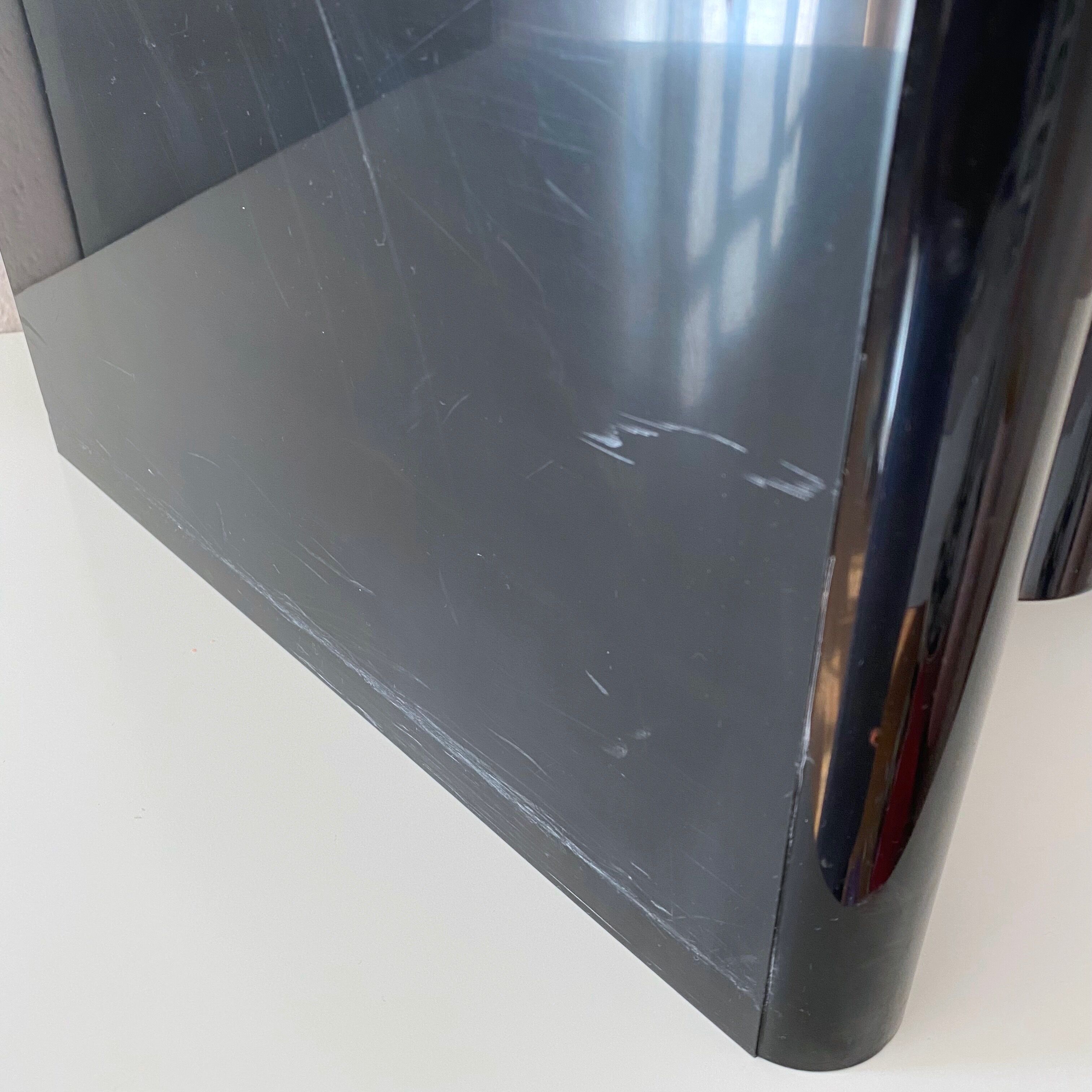 Kartell Stoppino magazine rack