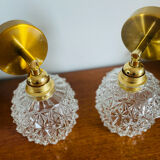 Paire d’appliques articulées sur globes en verre ciselé ancien