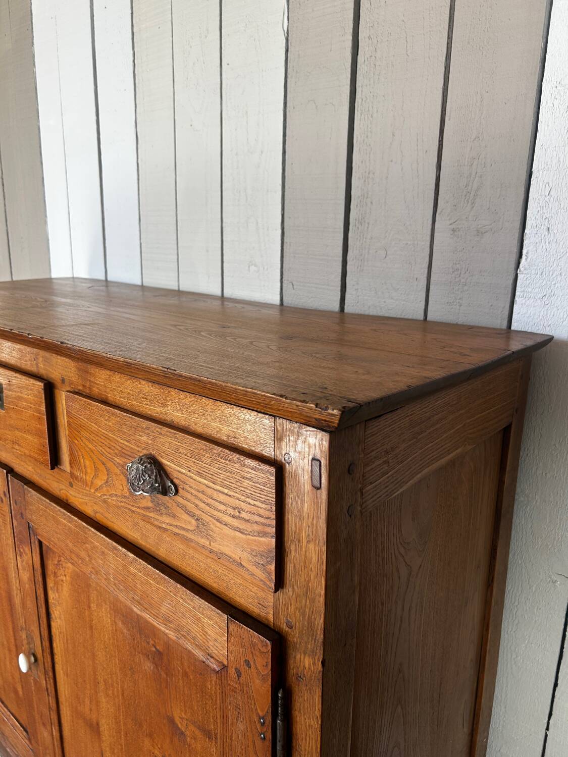 Antique oak sideboard – 3 drawers & 2 doors – pig buttons