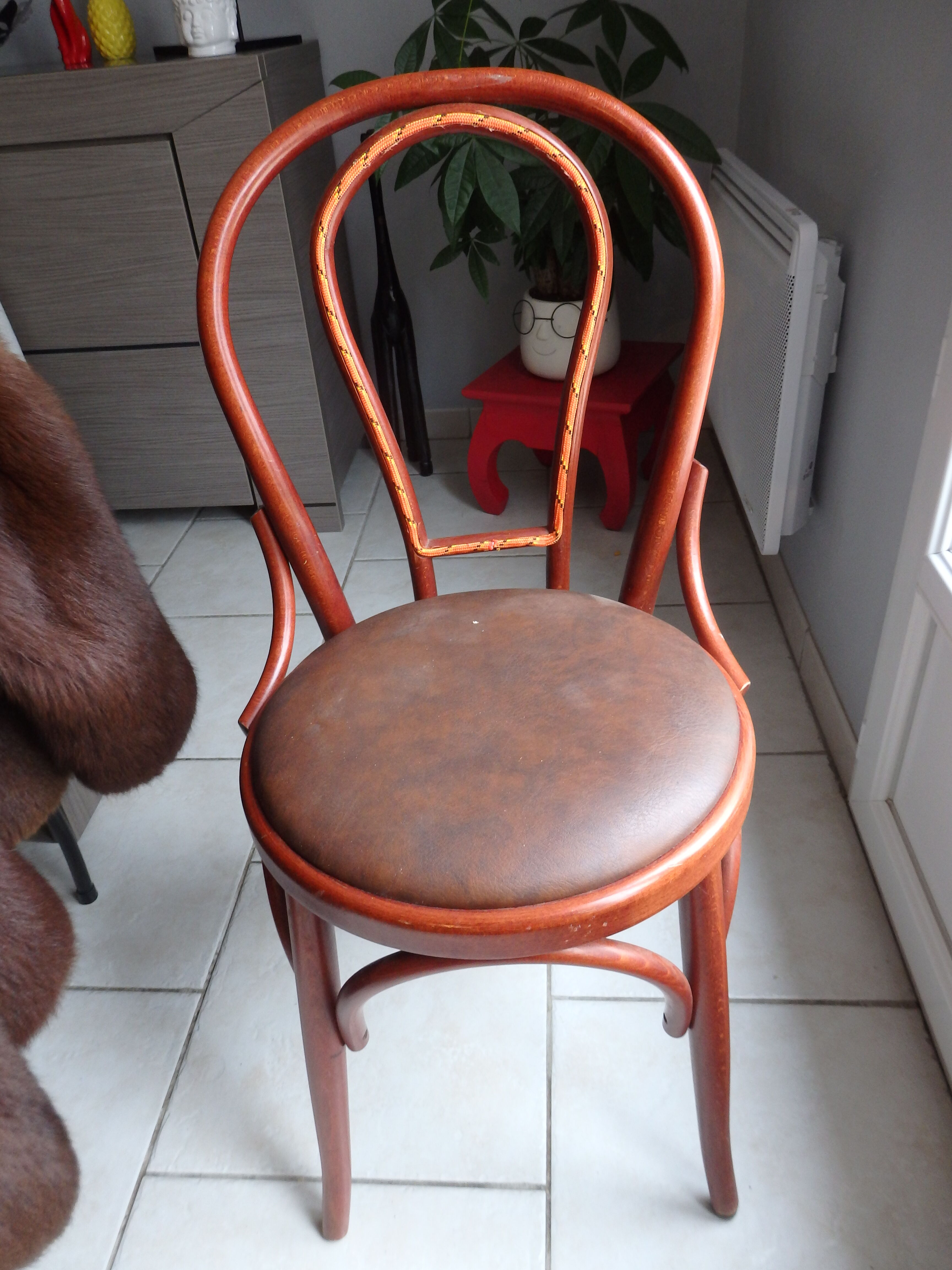 Curved wood bistro chair