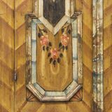 Armoire de mariée peinte à l'art populaire