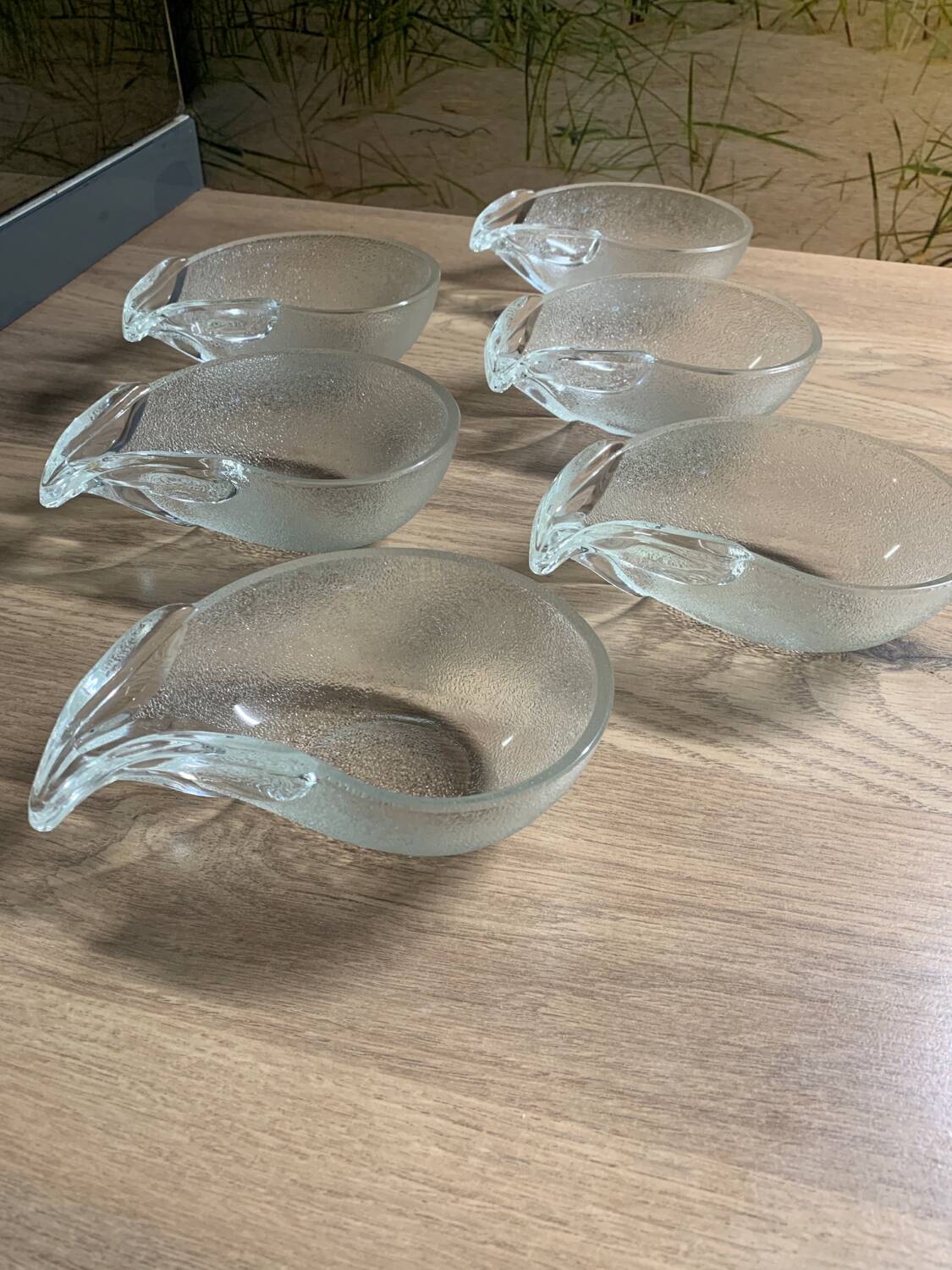 Glass avocado service with avocado decor 7 pieces 1 with an interior crack not perceptible to the touch 1 with an interior crack not perceptible to the touch