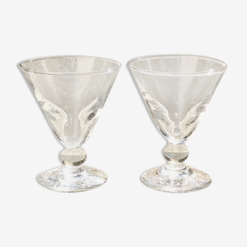 Deux verres à pied anciens