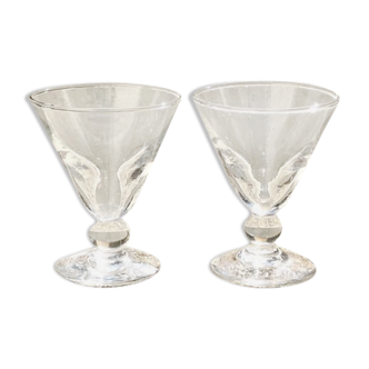 Deux verres à pied anciens