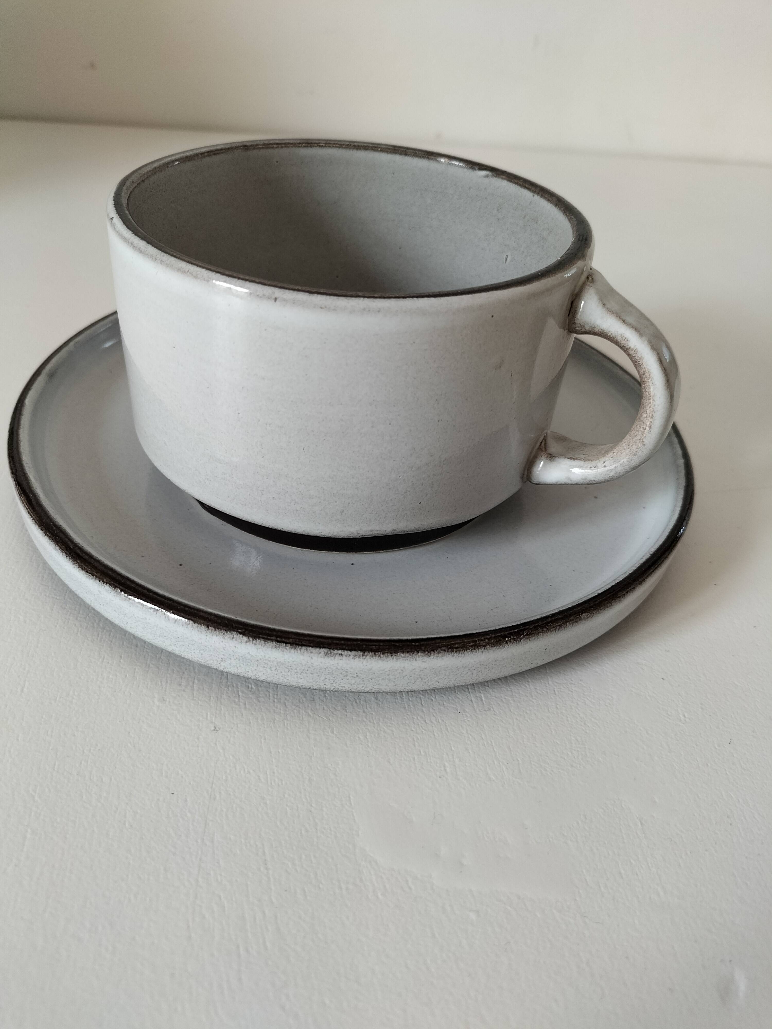 Two-tone stoneware breakfast mug