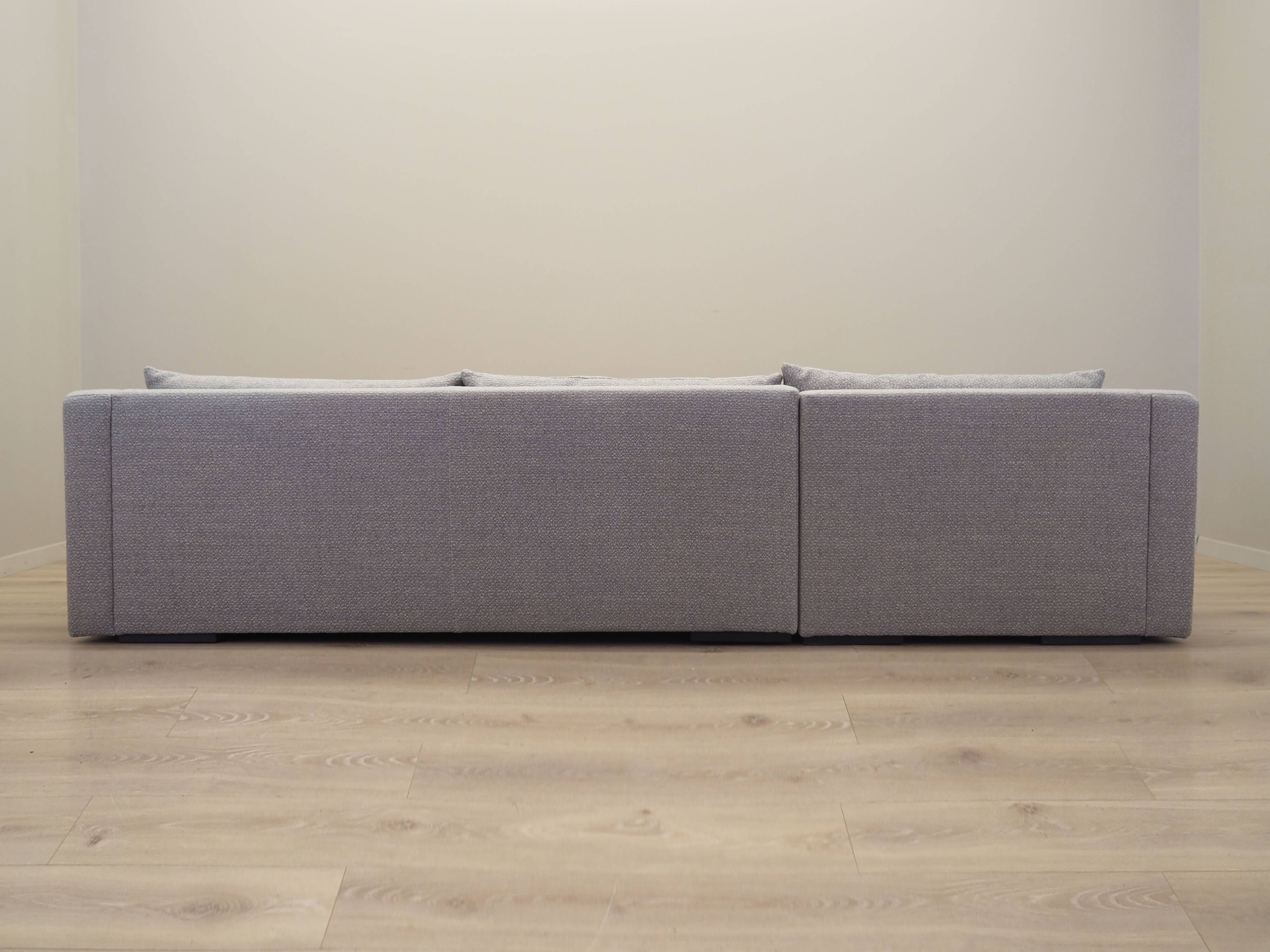 Canapé d'angle gris, design scandinave, années 2000