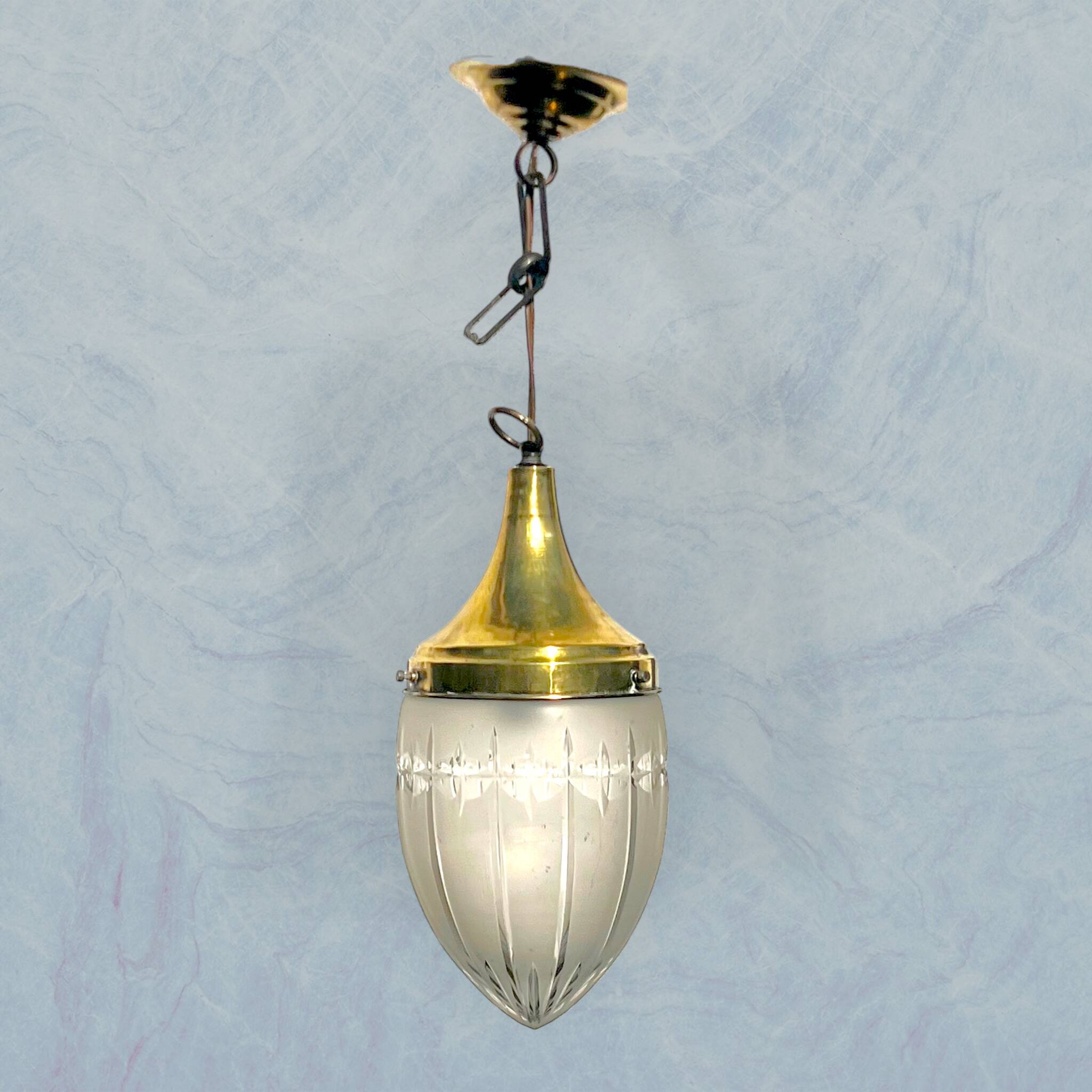 Art Deco suspension in gilded brass and sculpted glass, 1930s