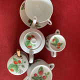 Lunch teapot, jars and jam