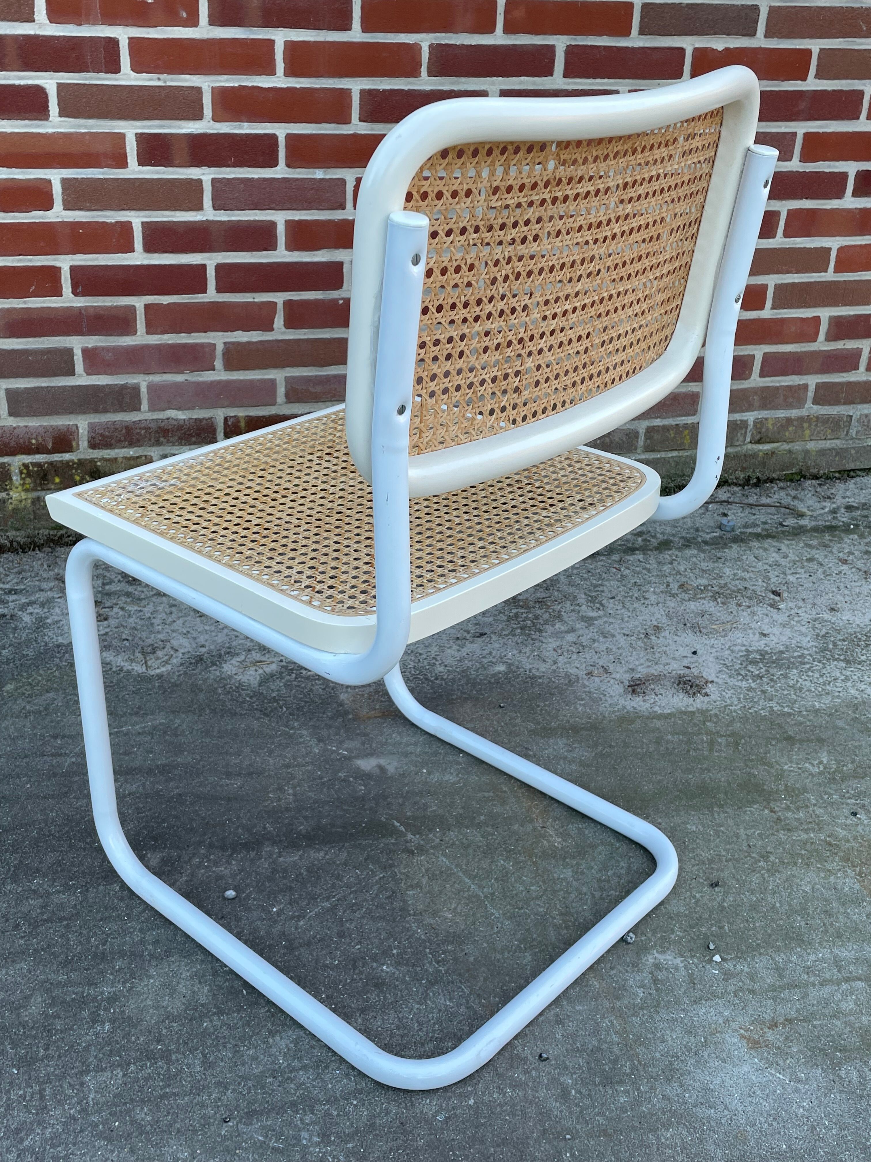 Set of 4 Cesca b32 model chairs in white