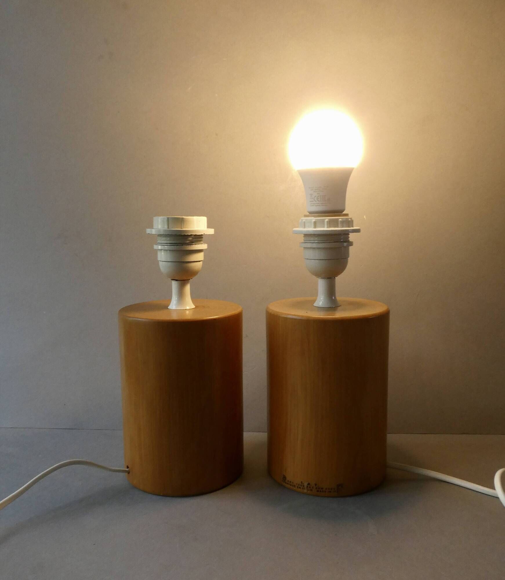 Pair of solid wood lamp bases IMT Italy for Habitat, around 1980.