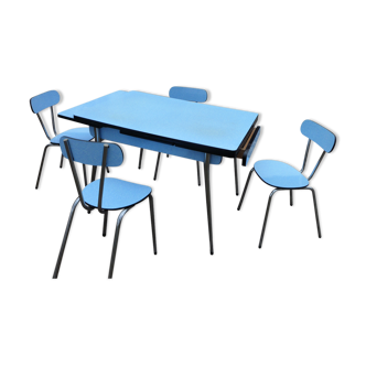 TABLE AND 4 FORMICA BLEUE CHAISES