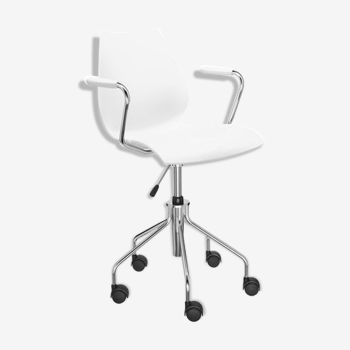 Swivel chair on wheels, design Vico Magistretti,  kartel