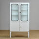 Armoire médicale en verre et fer vintage restaurée, années 1970