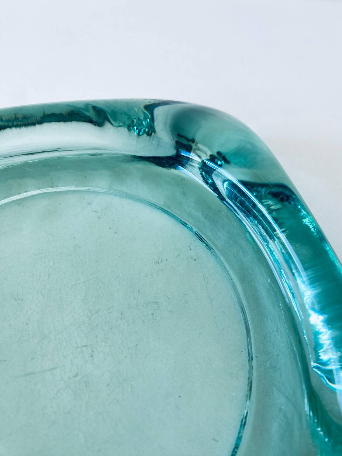 Glass tiled pocket emptier