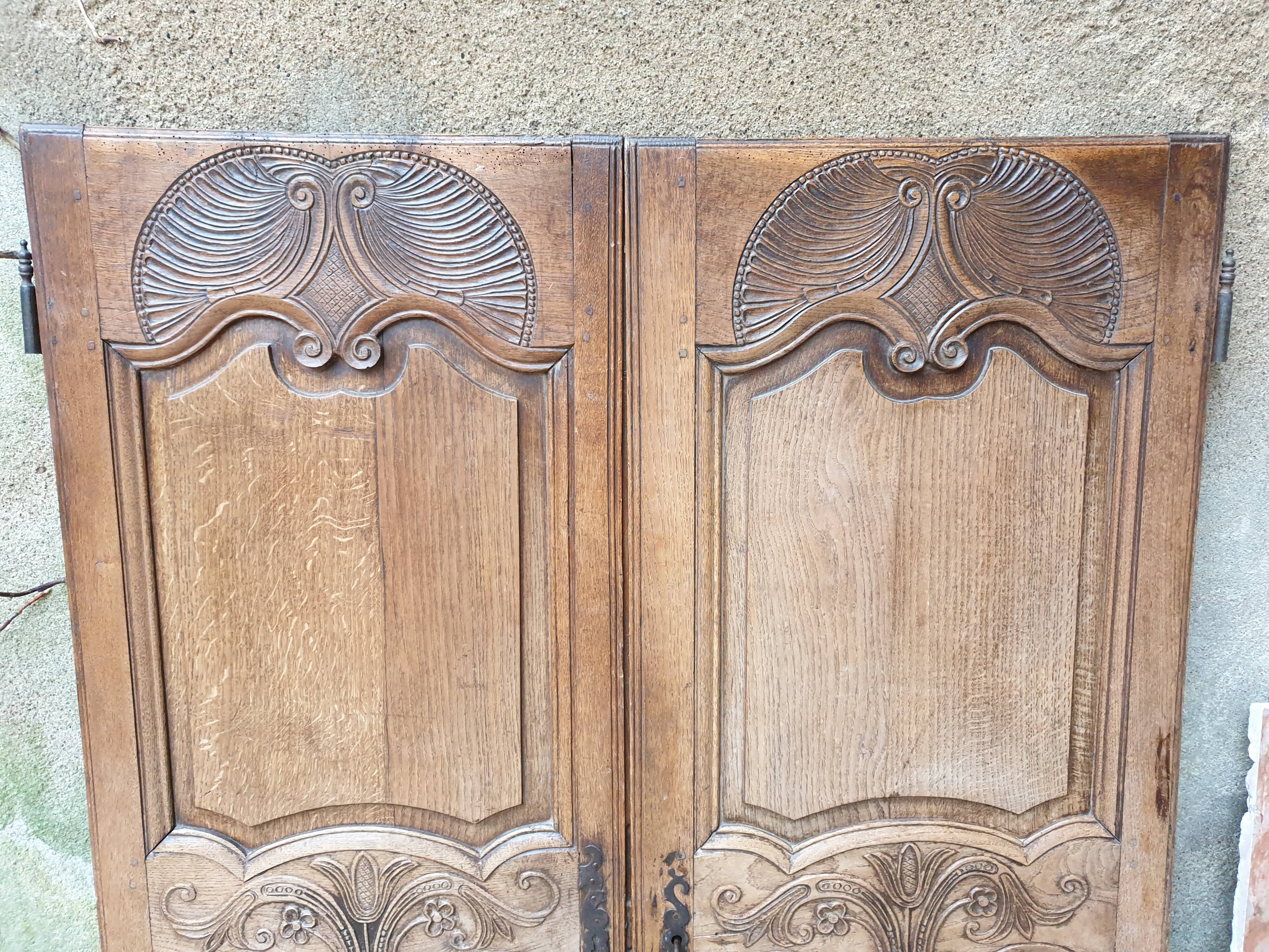 Double portes anciennes de placard