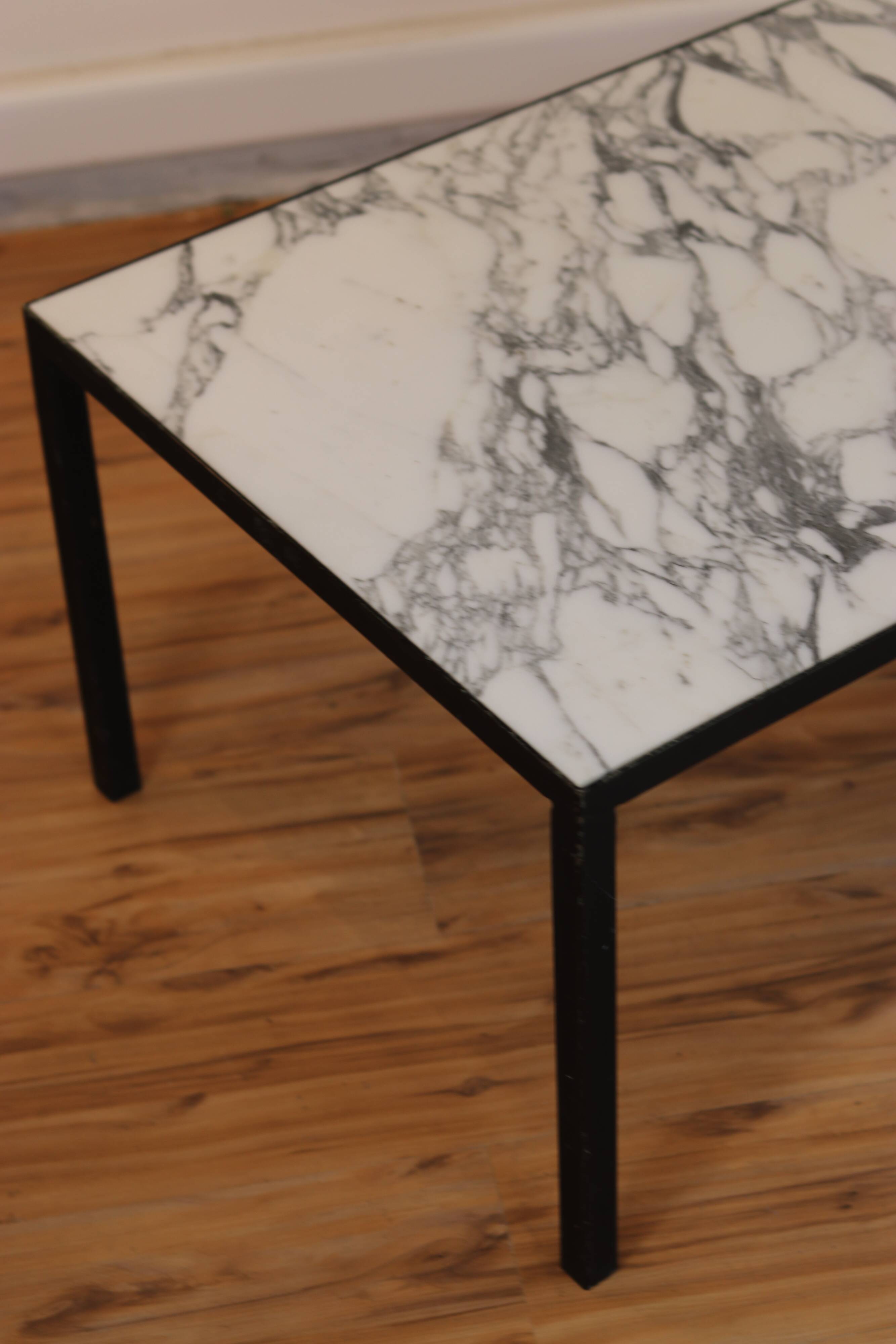 Rectangular coffee table in black lacquered metal and Arabescato marble