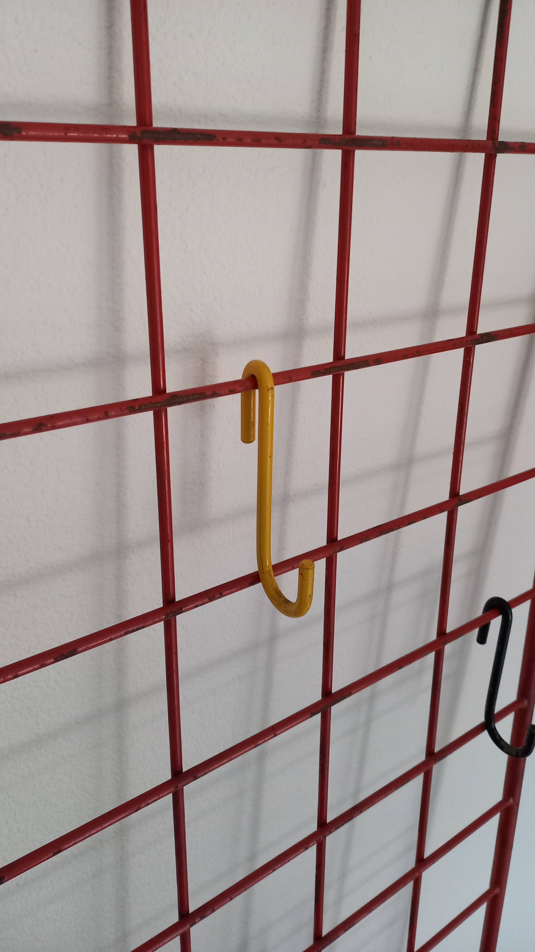 Porte manteau vintage grille par Karl Fichtel des années 60