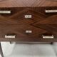 Commode Art Déco a pans coupées en placage d'acajou XX siècle