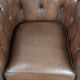 Fauteuil club Chesterfield en cuir de vachette marron de style anglais