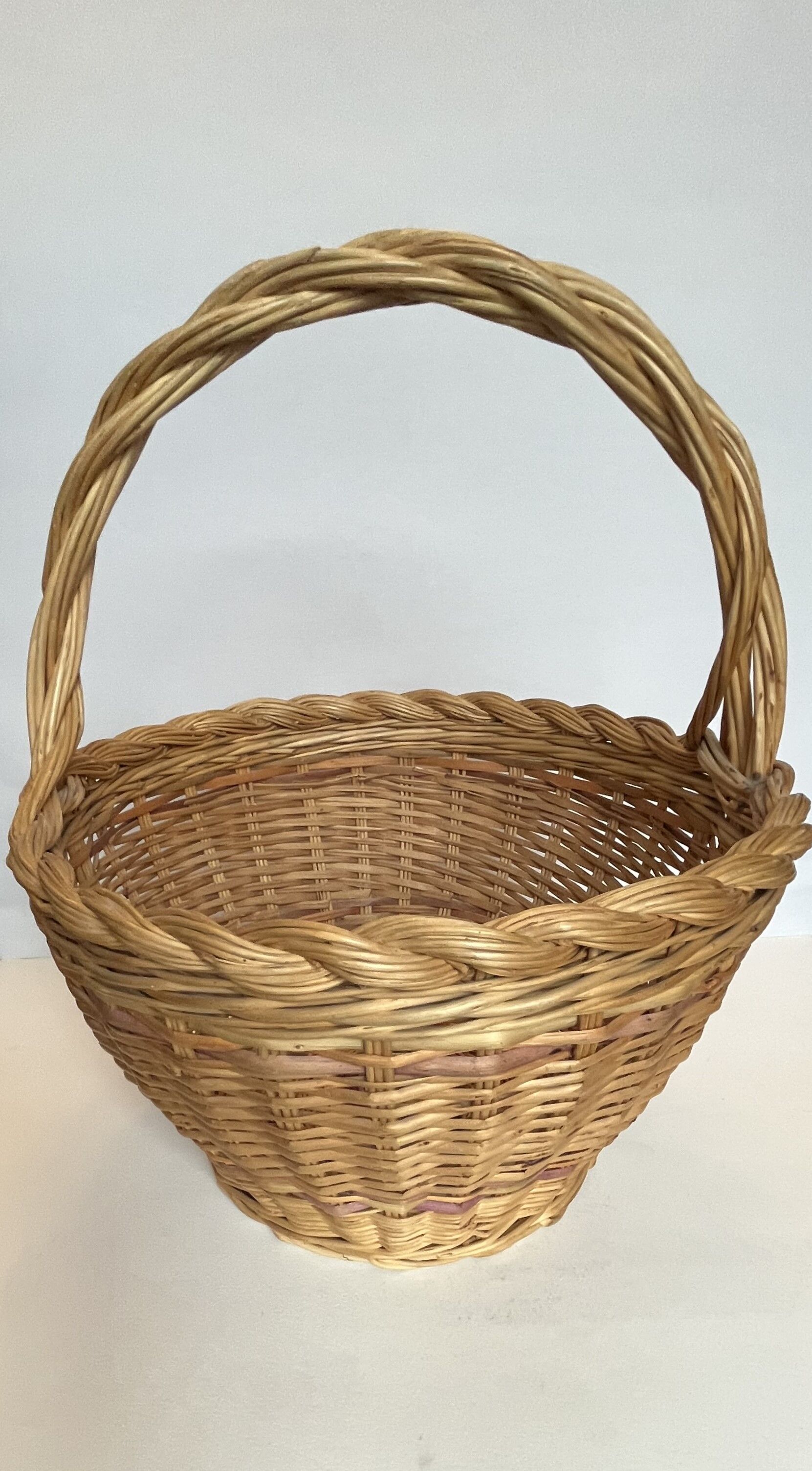 Round wicker basket