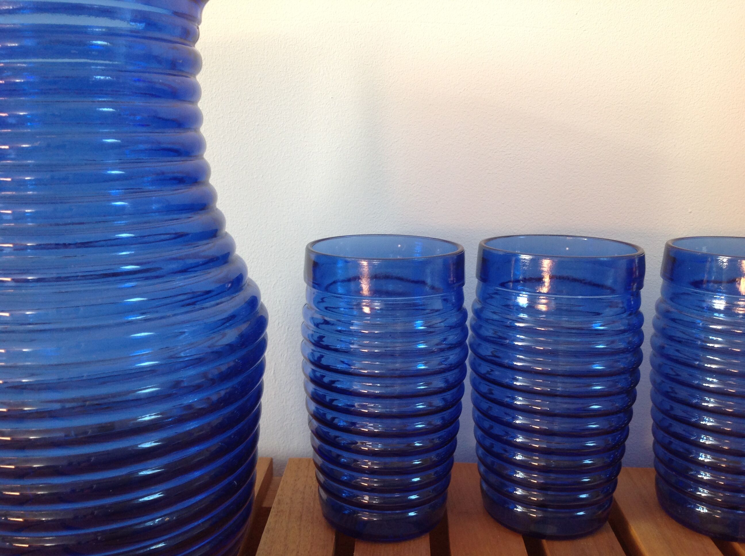 Service 1 pitcher or decanter and 5 midnight blue glasses