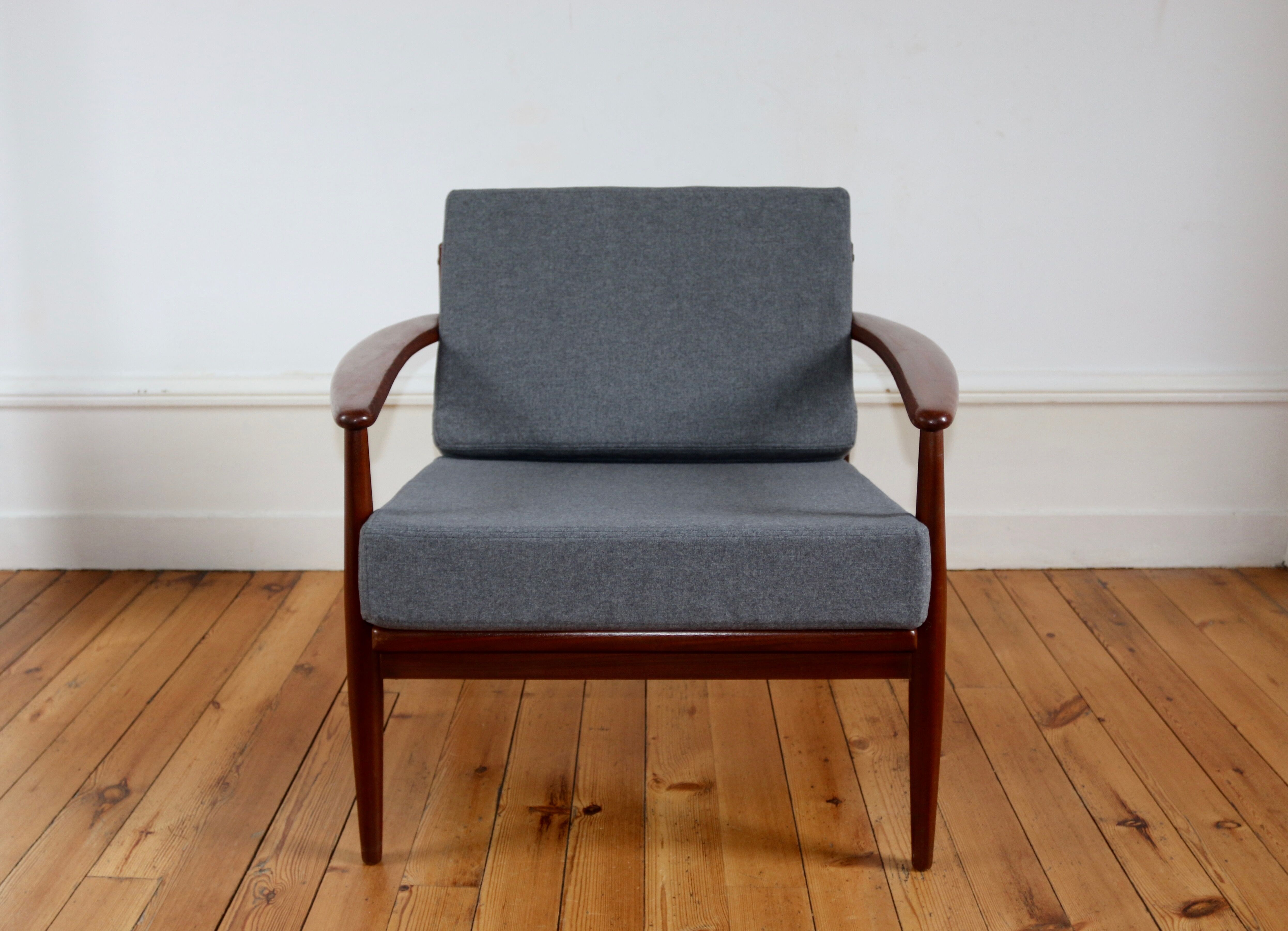 Scandinavian armchair 60
