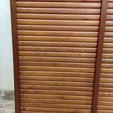 Double curtain cabinet