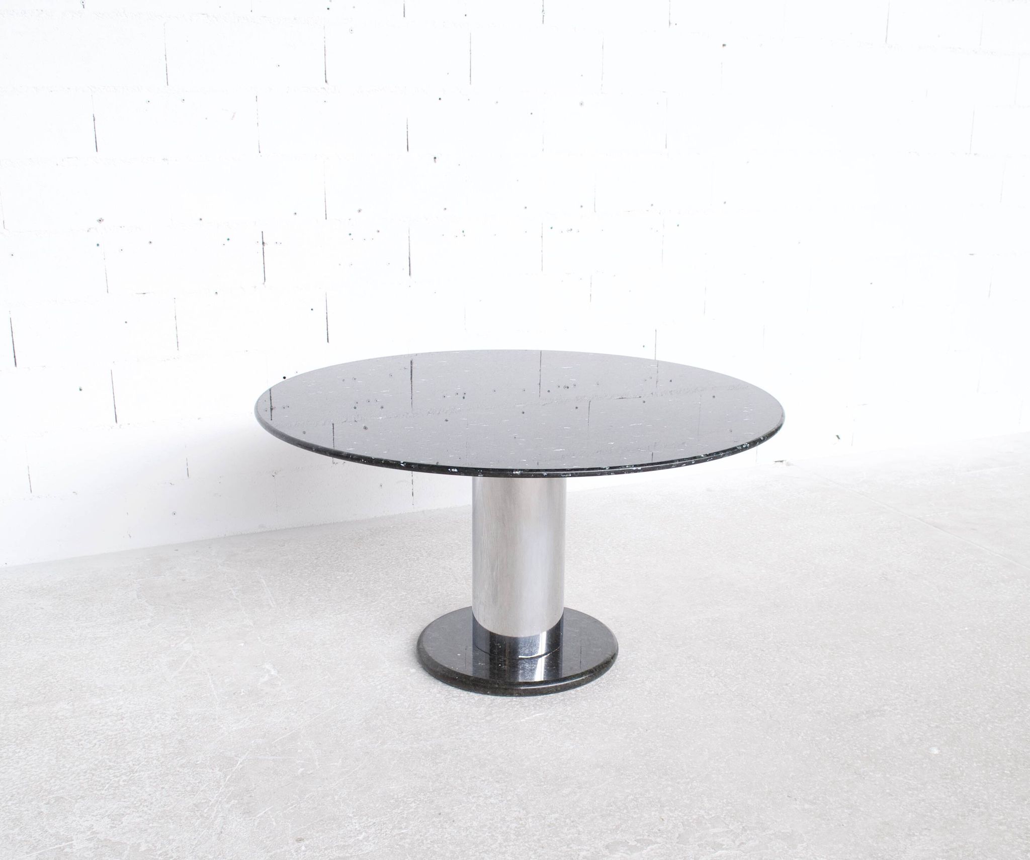 Table lotorosso by Ettore Sottsass, marble, Poltronova publisher, 1965.