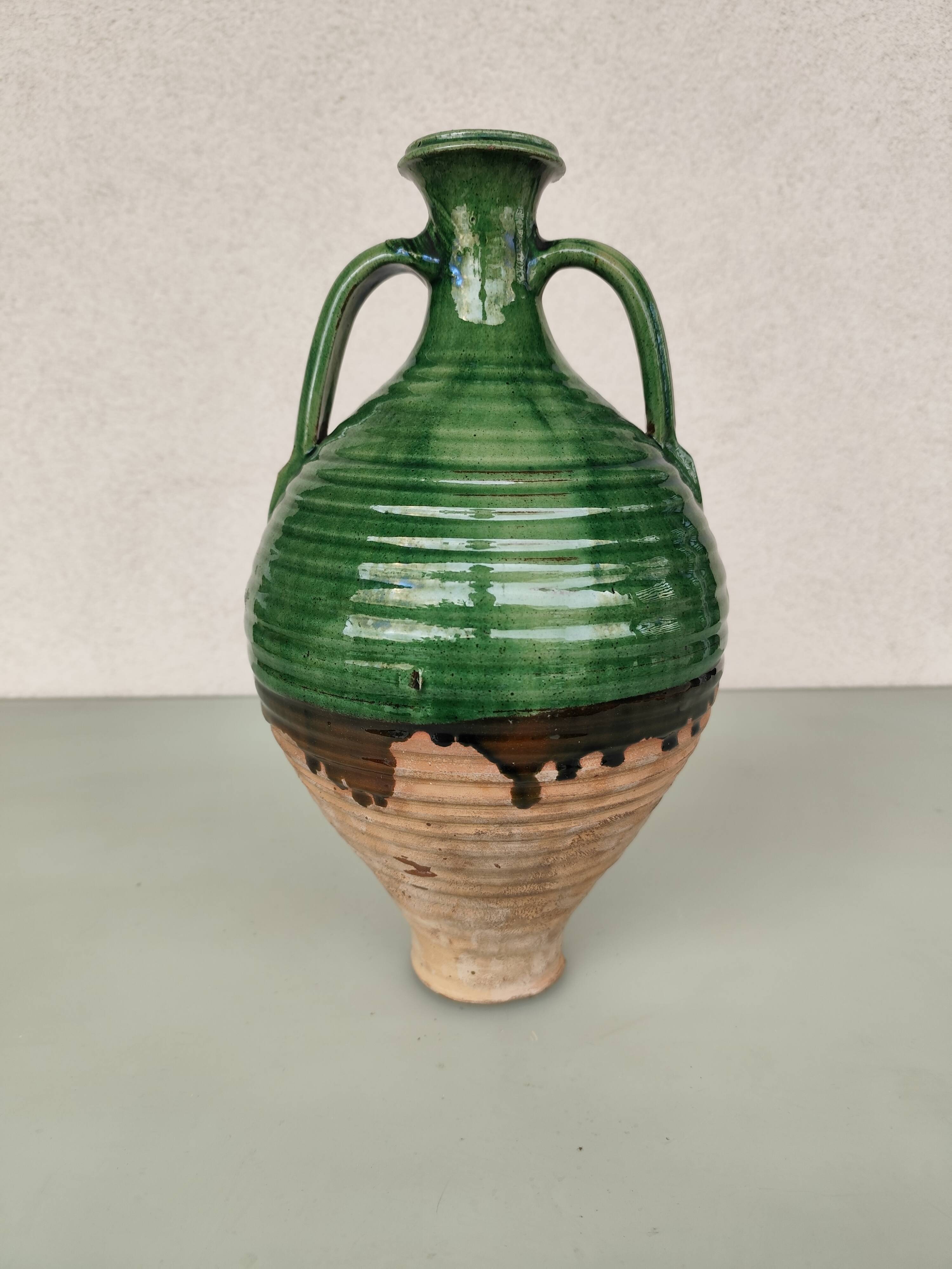 Carafe en grès vert