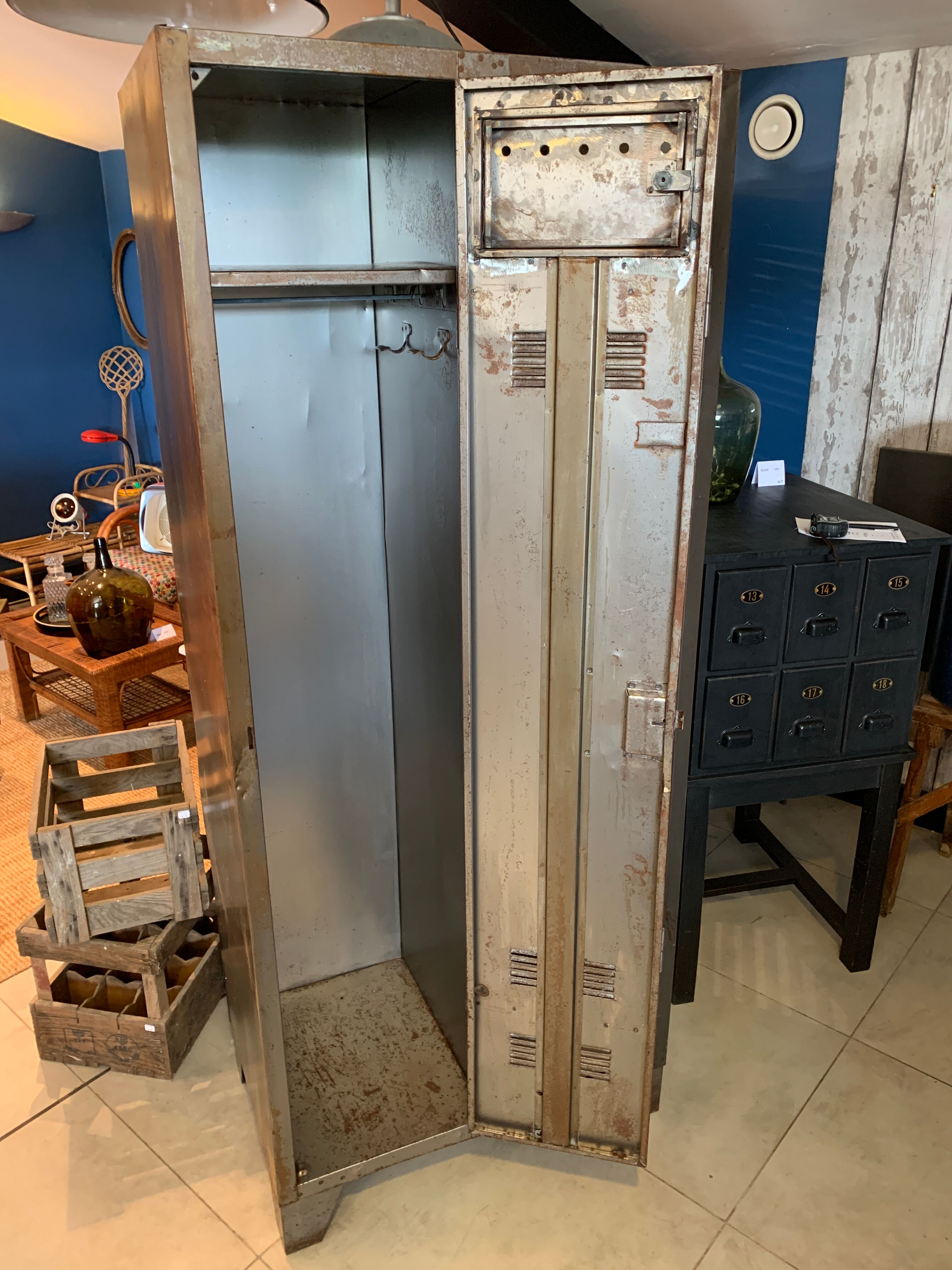 Former 2-door locker cabinet