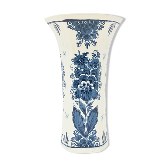 Delft faience vase
