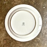 Plat rond A. Vignaud en porcelaine de Limoges blanche et dorée
