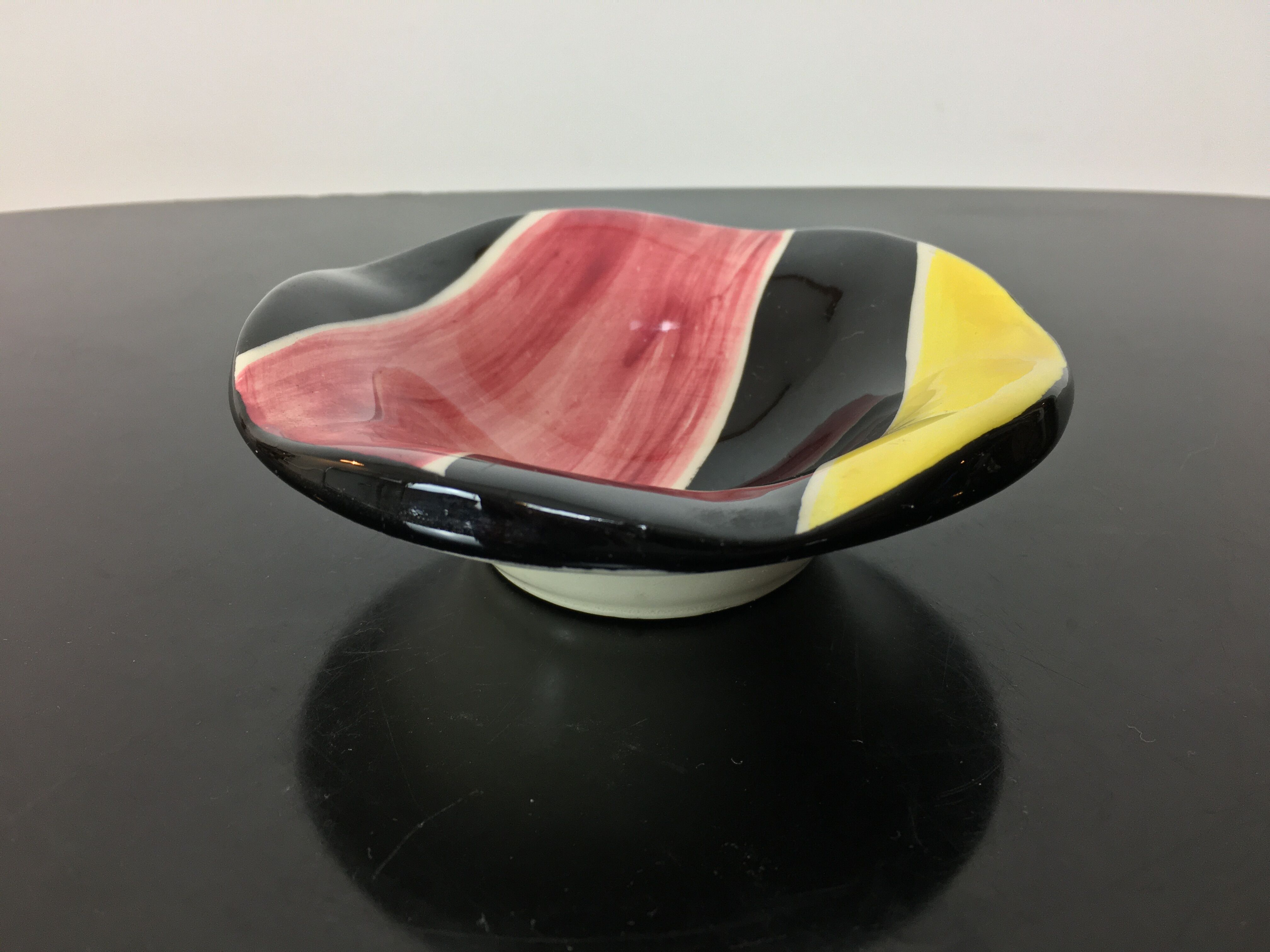 Empty cut ceramic pocket, ashtray