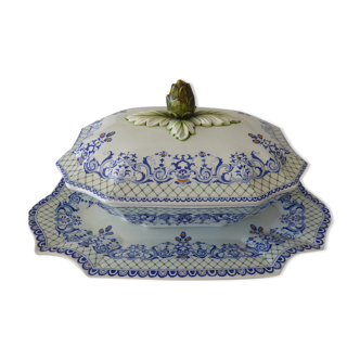 Dish and soup tureen in Gien