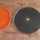 2 vintage trays