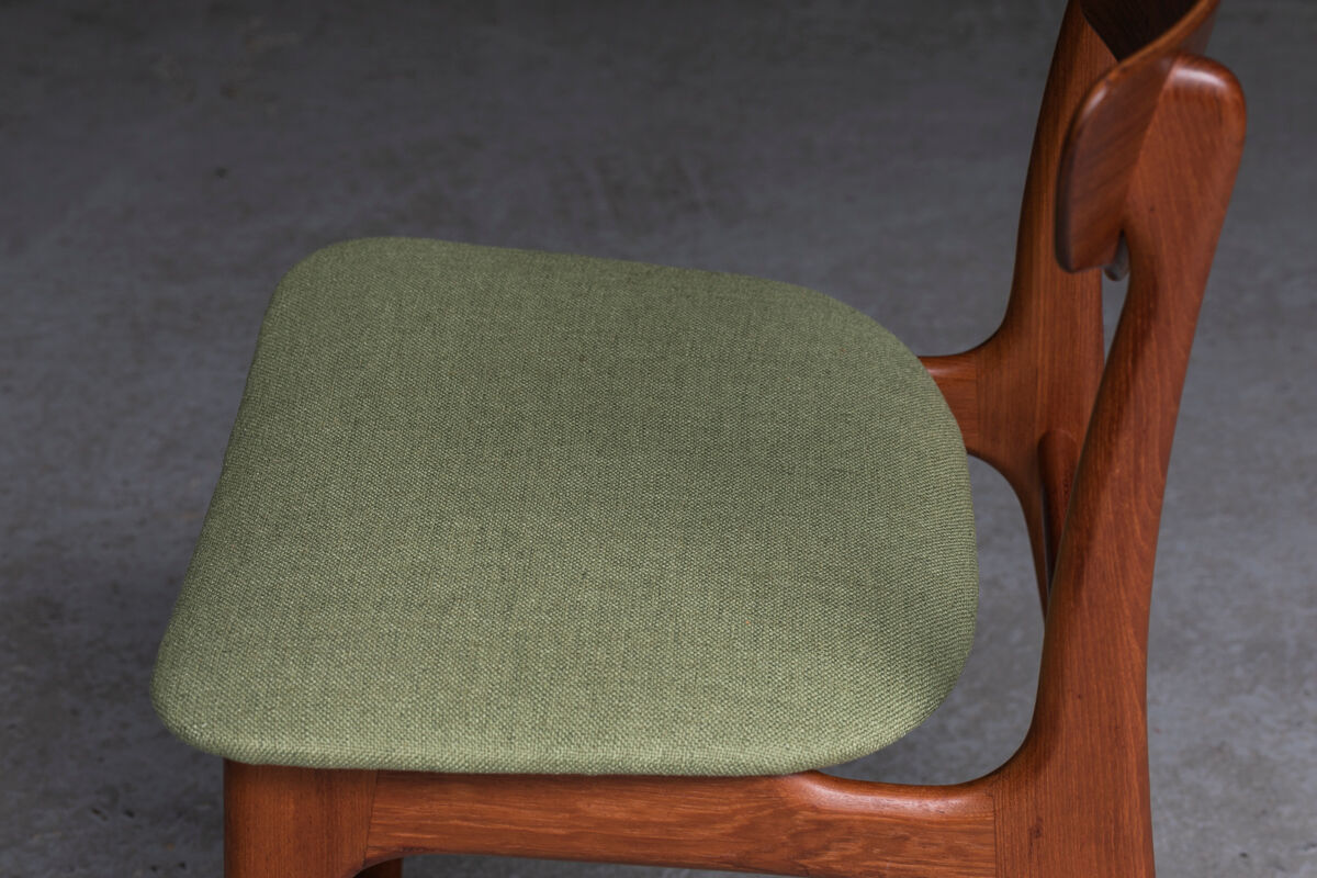 Set of 4 dining chairs by Schiønning & Elgaard with green seat