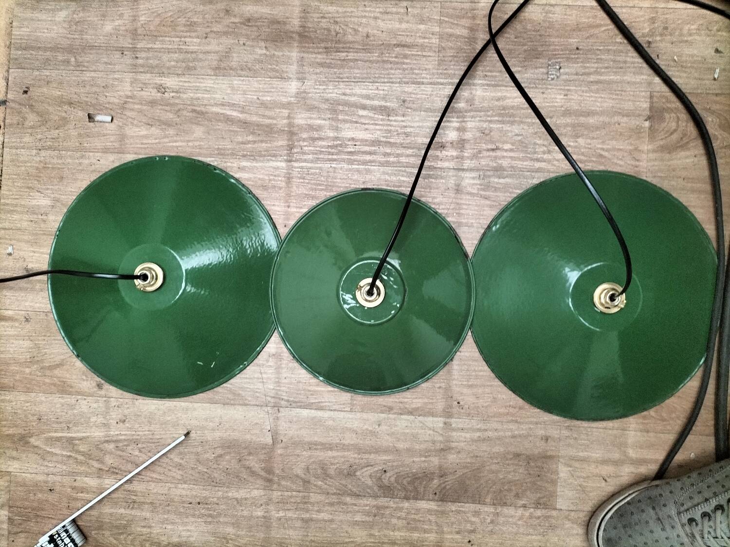 Enamelled sheet metal suspensions