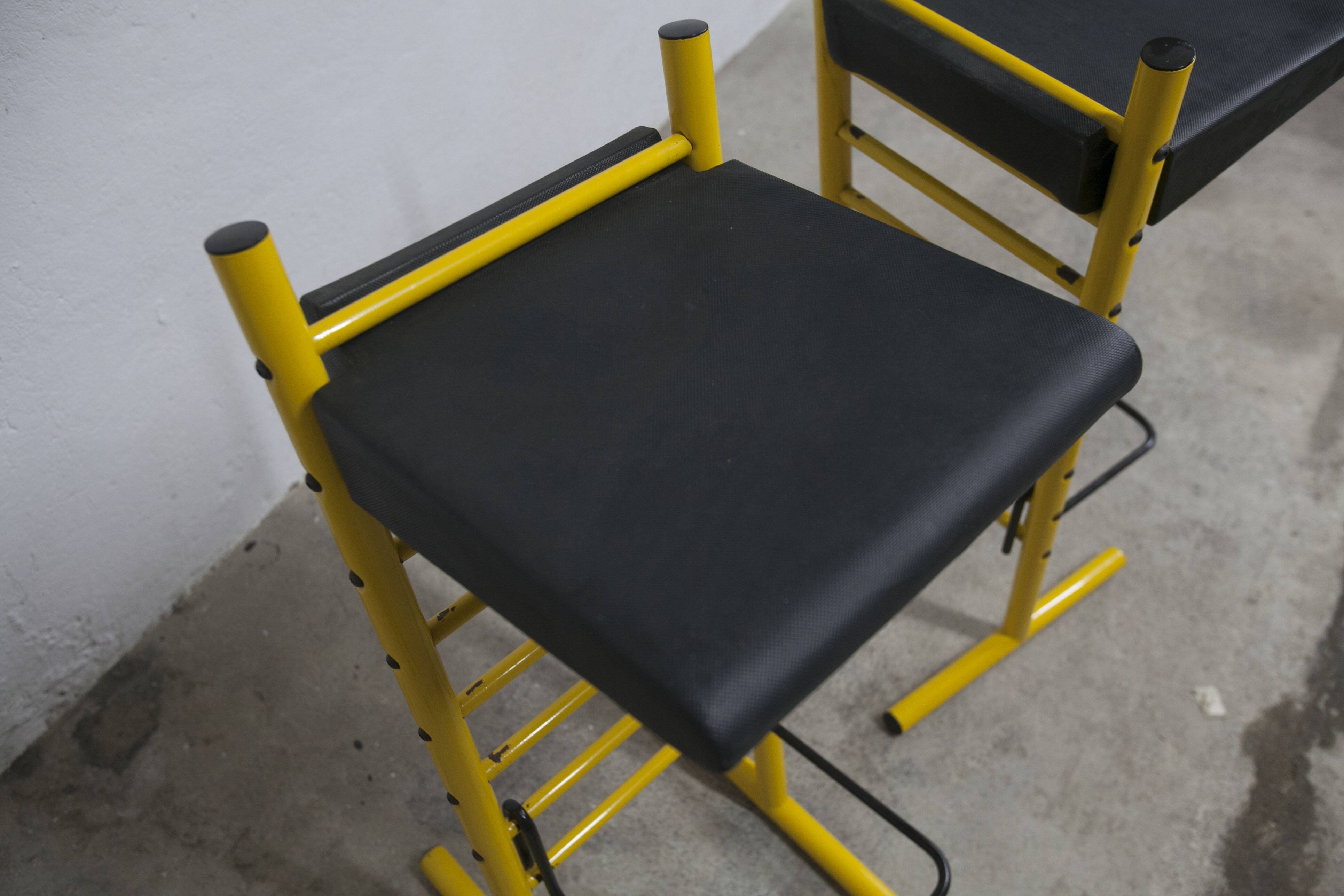 Pair of adjustable Italian bar stools in lacquered yellow and black